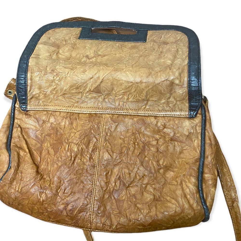 Zimbabwe brown leather crossbody with black trim snap closure two zip pockets - Picture 5 of 7